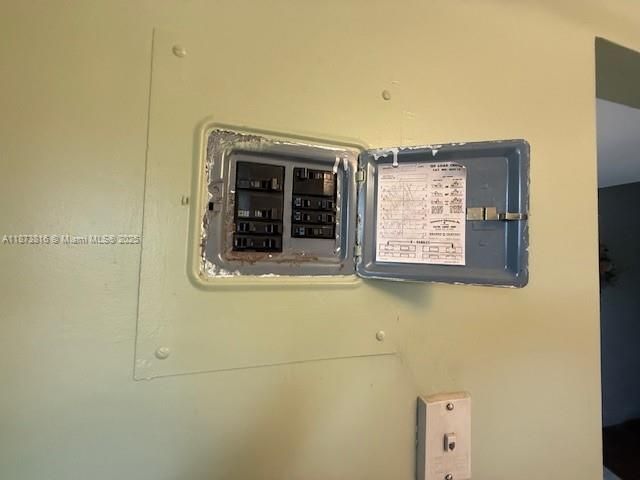 最近售出: $89,000 (2 贝兹, 2 浴室, 990 平方英尺)