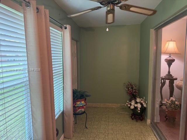 最近售出: $89,000 (2 贝兹, 2 浴室, 990 平方英尺)