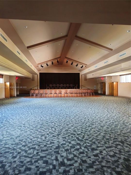 最近售出: $89,000 (2 贝兹, 2 浴室, 990 平方英尺)