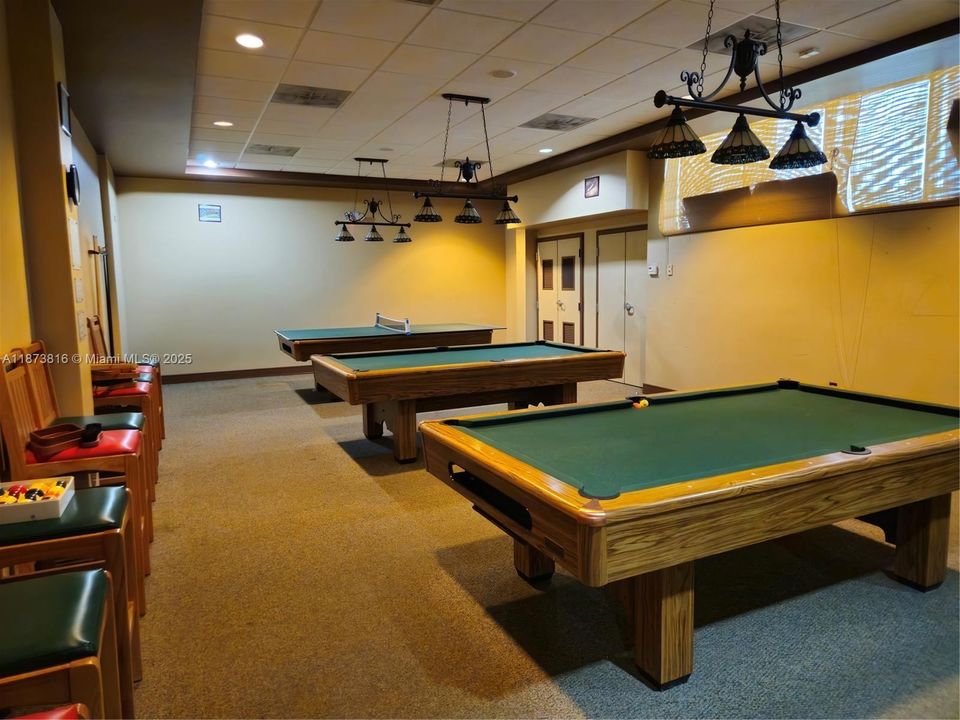 最近售出: $89,000 (2 贝兹, 2 浴室, 990 平方英尺)