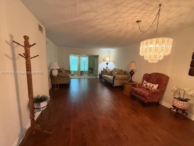 最近售出: $89,000 (2 贝兹, 2 浴室, 990 平方英尺)