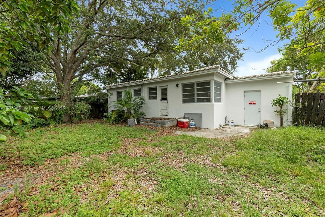 Recently Sold: $408,000 (3 beds, 1 baths, 1288 Square Feet)