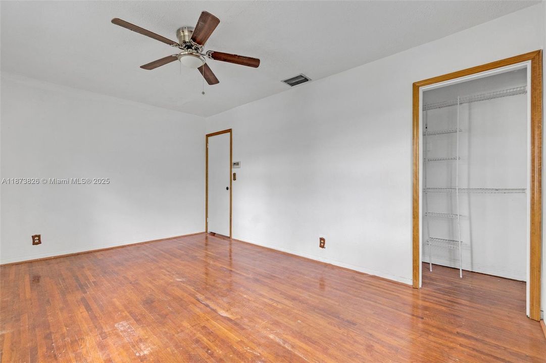 Recently Sold: $408,000 (3 beds, 1 baths, 1288 Square Feet)