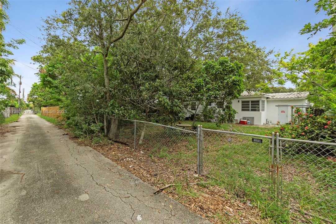 Recently Sold: $408,000 (3 beds, 1 baths, 1288 Square Feet)