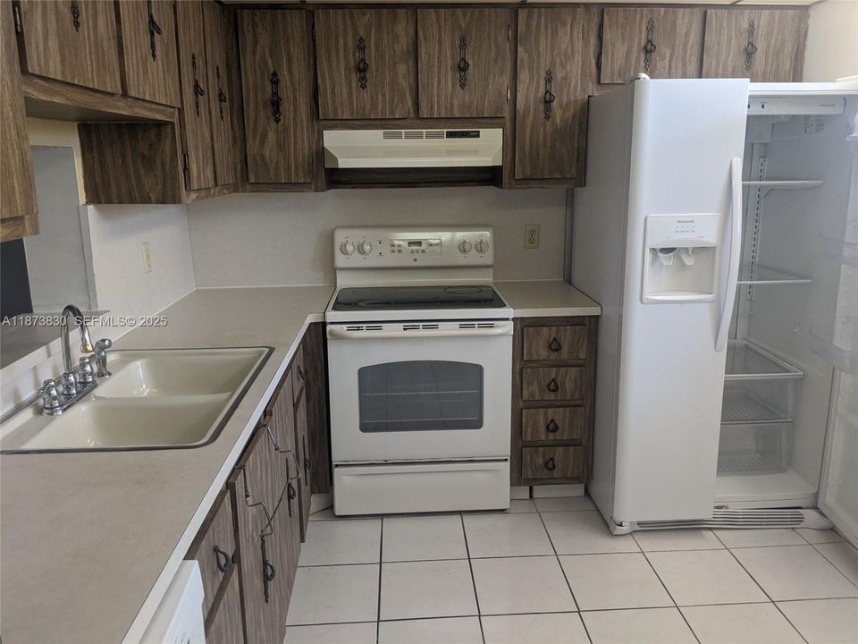 For Sale: $170,000 (2 beds, 2 baths, 1144 Square Feet)