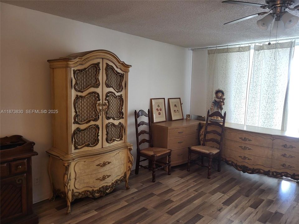 For Sale: $170,000 (2 beds, 2 baths, 1144 Square Feet)