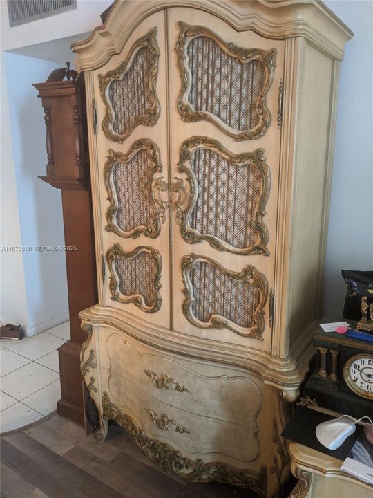 For Sale: $170,000 (2 beds, 2 baths, 1144 Square Feet)