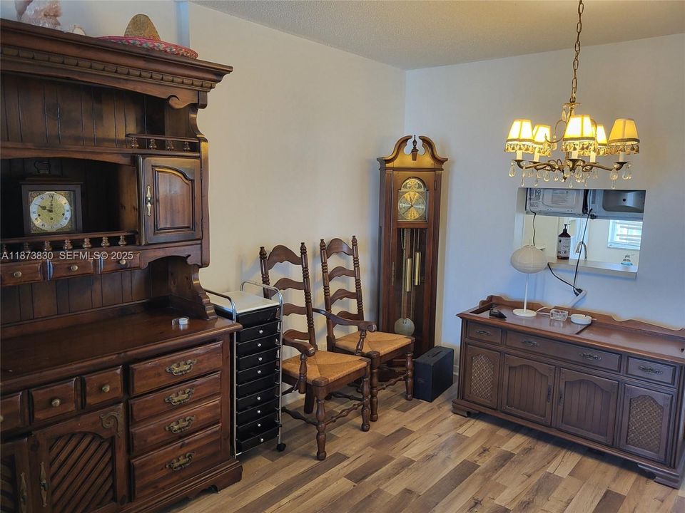 For Sale: $170,000 (2 beds, 2 baths, 1144 Square Feet)