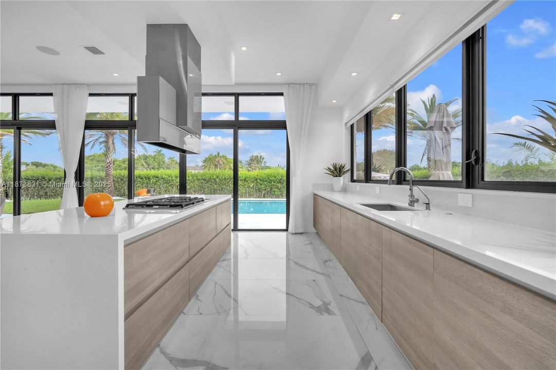 待售: $3,650,000 (5 贝兹, 9 浴室, 6171 平方英尺)