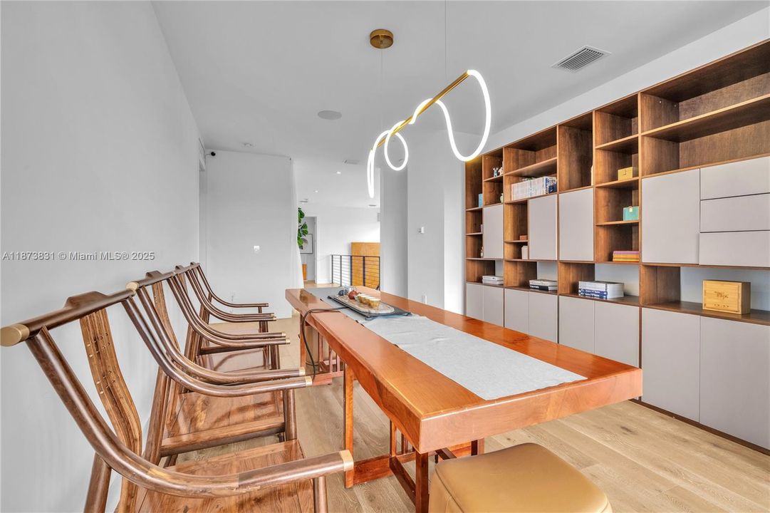 待售: $3,650,000 (5 贝兹, 9 浴室, 6171 平方英尺)