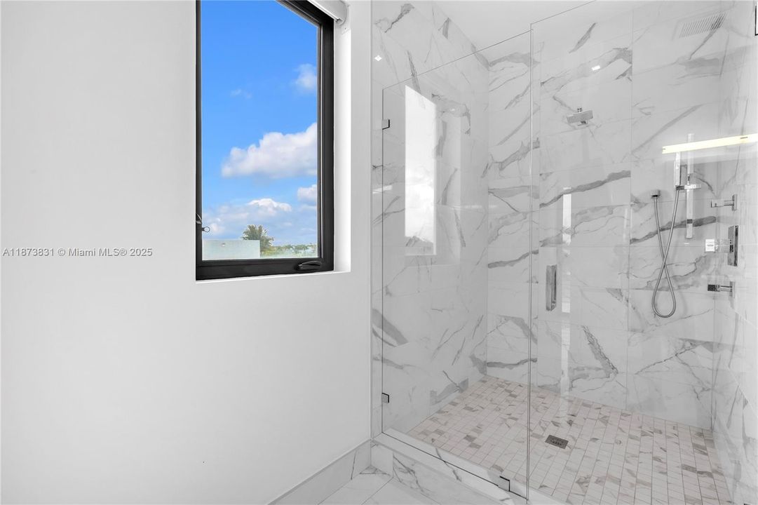 待售: $3,650,000 (5 贝兹, 9 浴室, 6171 平方英尺)