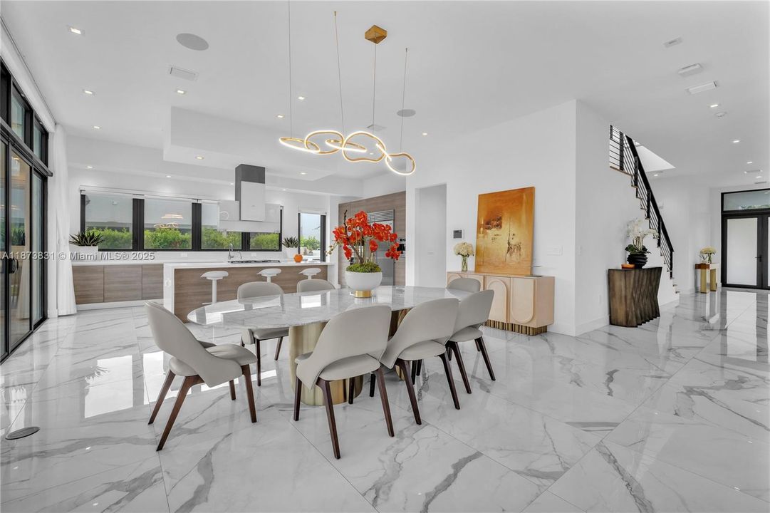 待售: $3,650,000 (5 贝兹, 9 浴室, 6171 平方英尺)