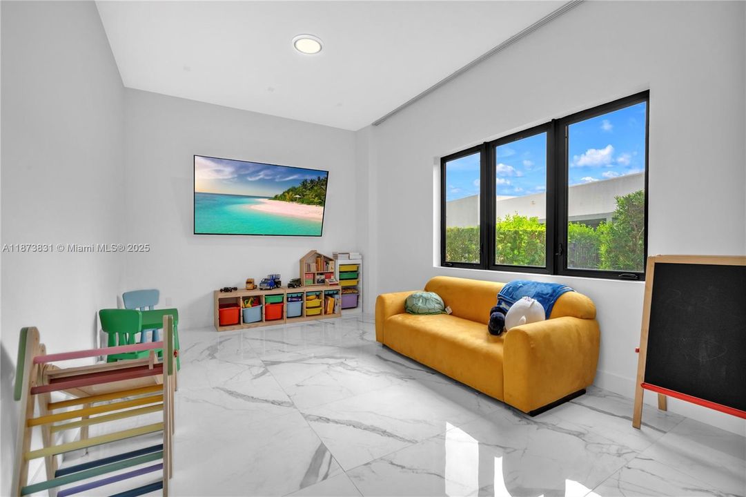 待售: $3,650,000 (5 贝兹, 9 浴室, 6171 平方英尺)