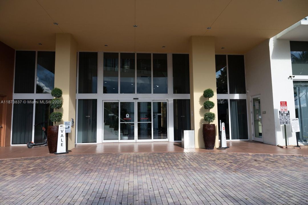 待售: $450,000 (2 贝兹, 2 浴室, 1086 平方英尺)