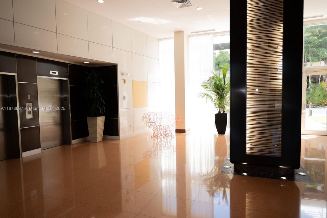 待售: $450,000 (2 贝兹, 2 浴室, 1086 平方英尺)