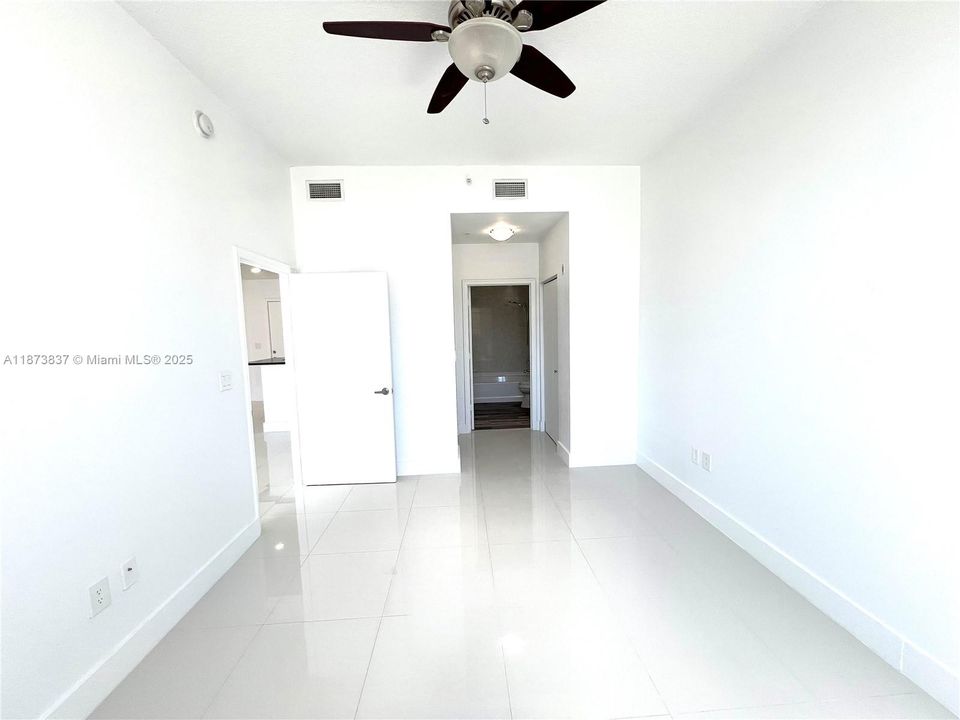 待售: $450,000 (2 贝兹, 2 浴室, 1086 平方英尺)