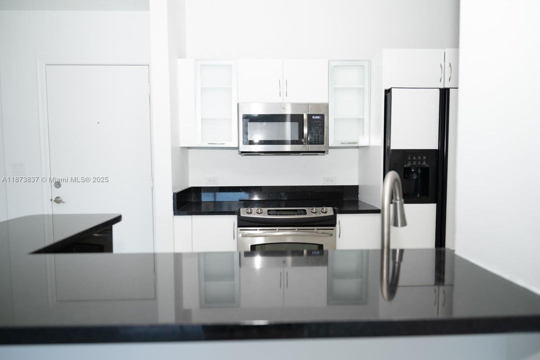 待售: $450,000 (2 贝兹, 2 浴室, 1086 平方英尺)