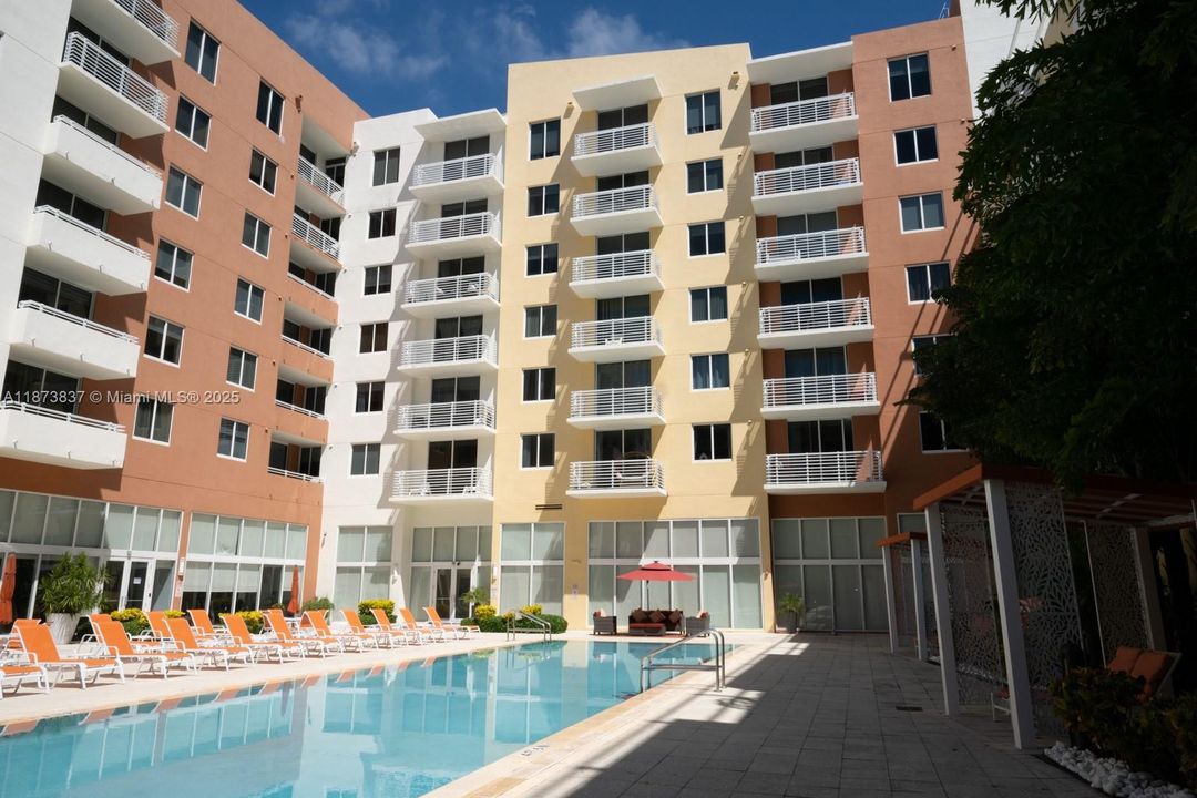 待售: $450,000 (2 贝兹, 2 浴室, 1086 平方英尺)