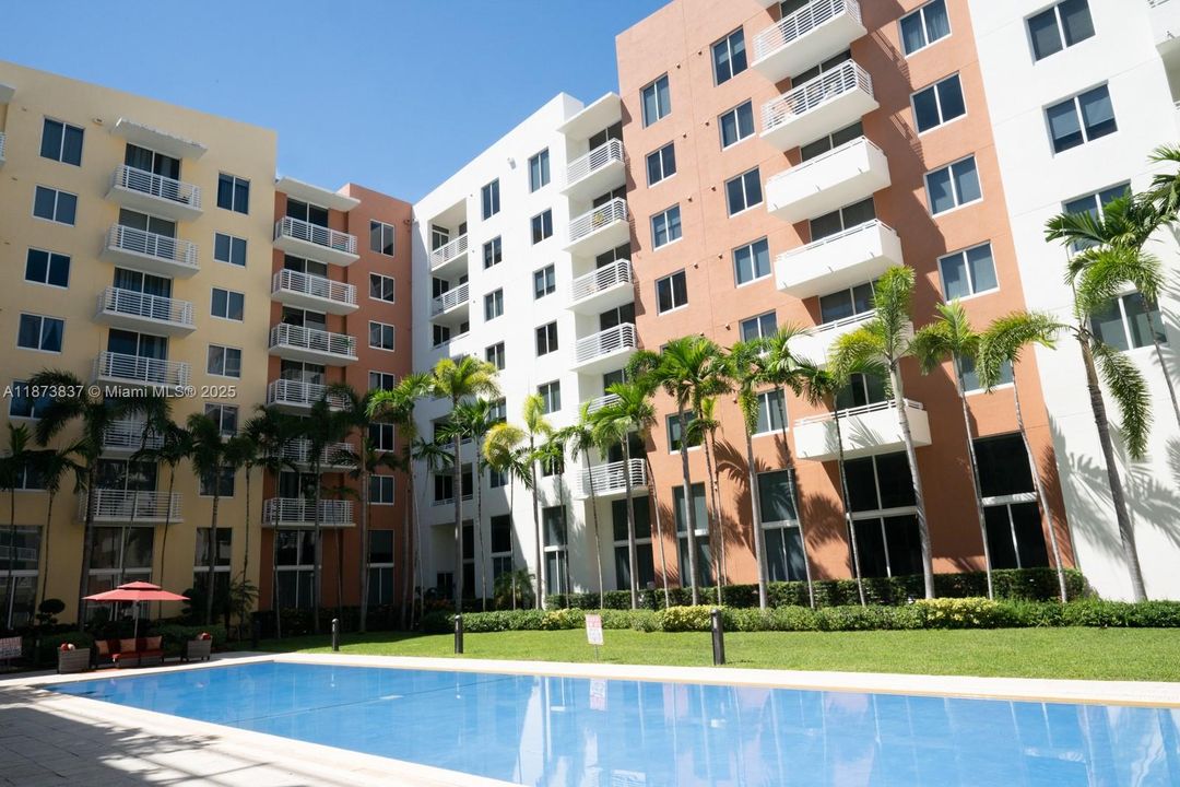 待售: $450,000 (2 贝兹, 2 浴室, 1086 平方英尺)