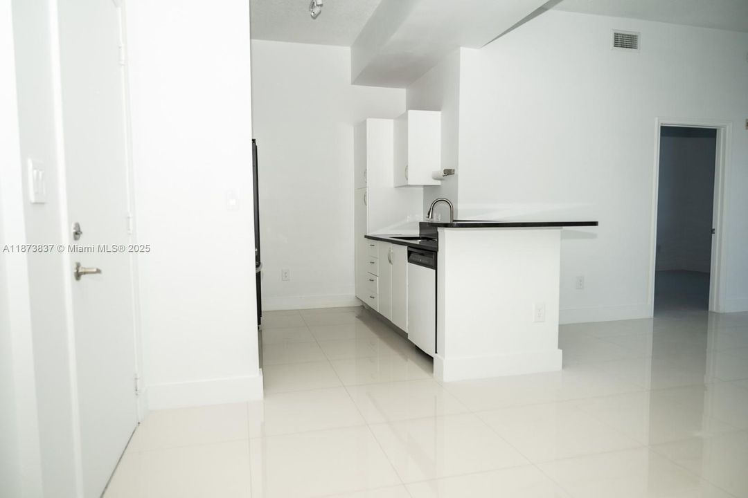 待售: $450,000 (2 贝兹, 2 浴室, 1086 平方英尺)