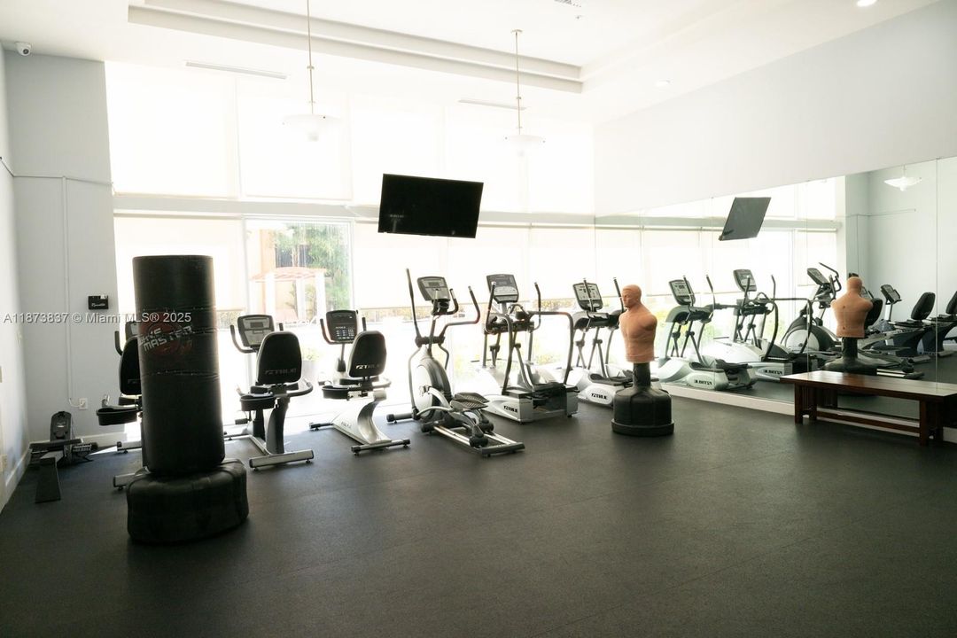 待售: $450,000 (2 贝兹, 2 浴室, 1086 平方英尺)