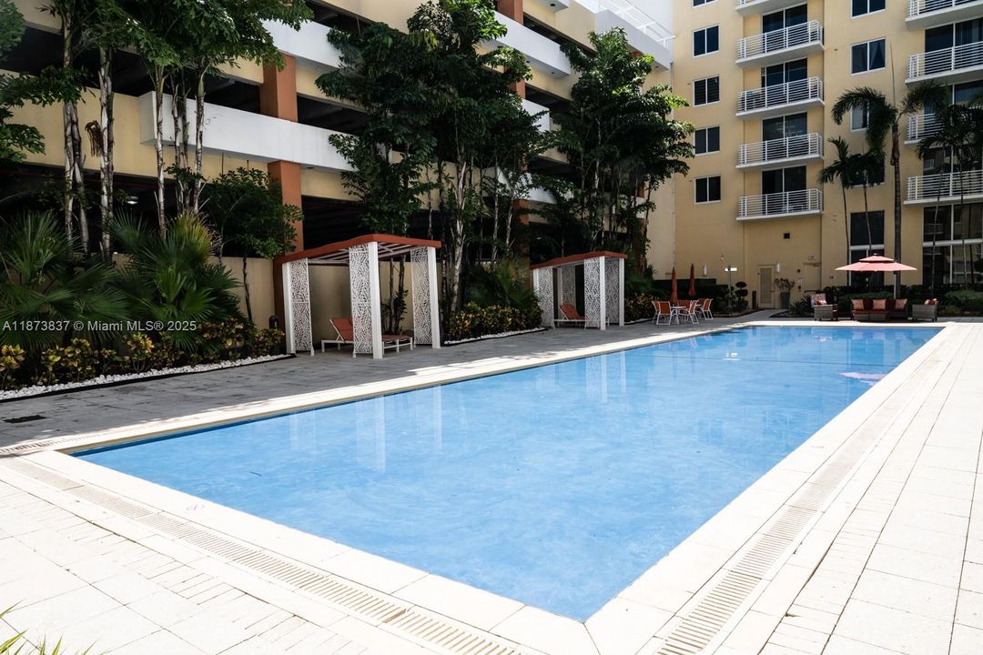 待售: $450,000 (2 贝兹, 2 浴室, 1086 平方英尺)