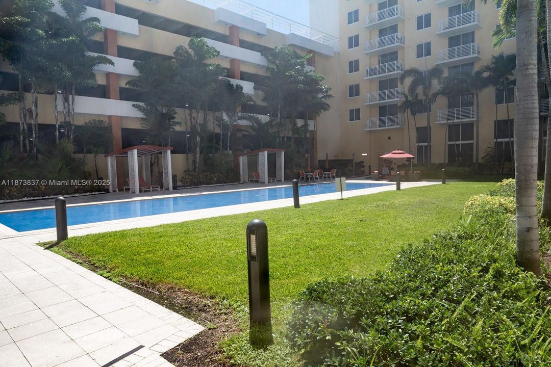 待售: $450,000 (2 贝兹, 2 浴室, 1086 平方英尺)