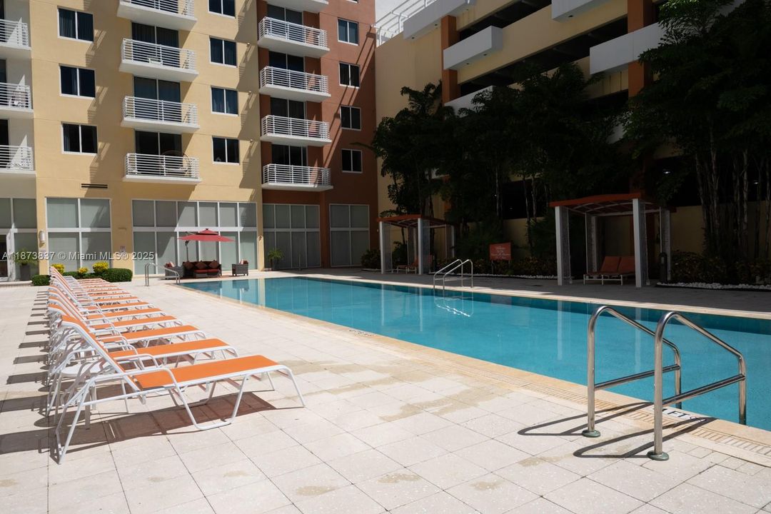 待售: $450,000 (2 贝兹, 2 浴室, 1086 平方英尺)