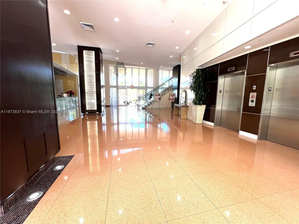 待售: $450,000 (2 贝兹, 2 浴室, 1086 平方英尺)