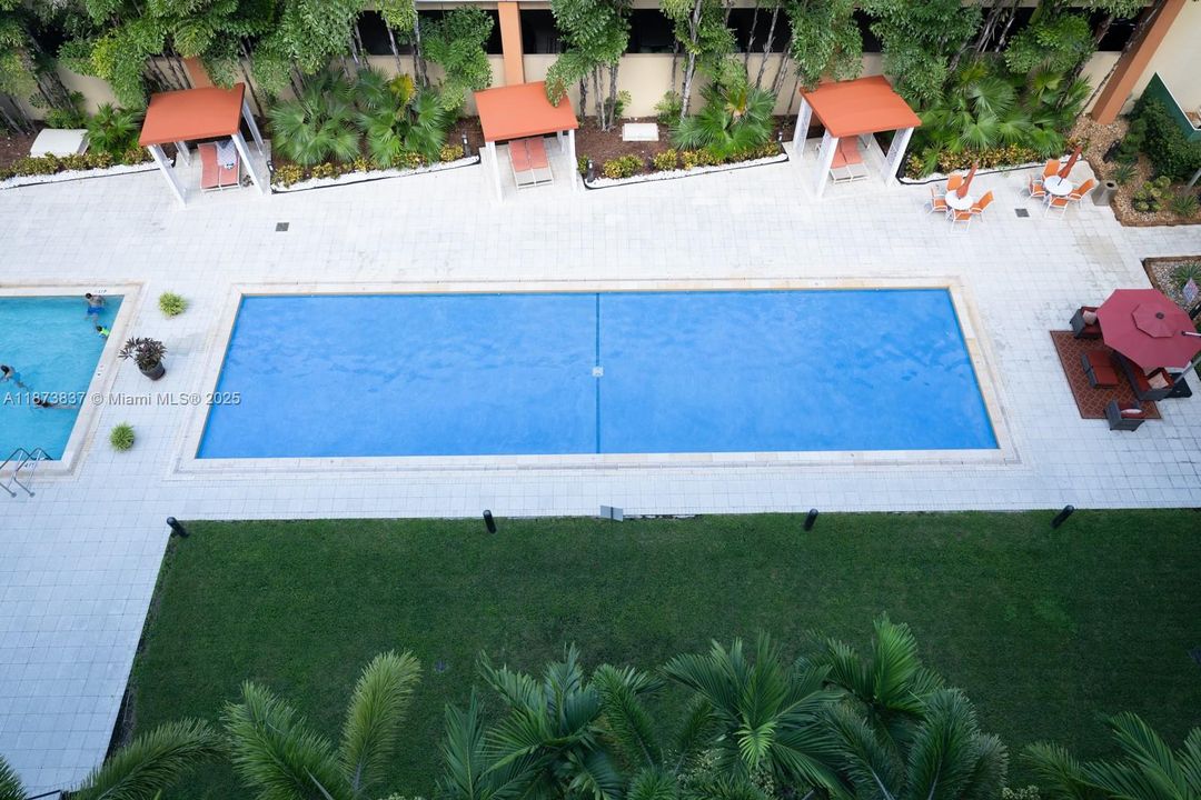 待售: $450,000 (2 贝兹, 2 浴室, 1086 平方英尺)