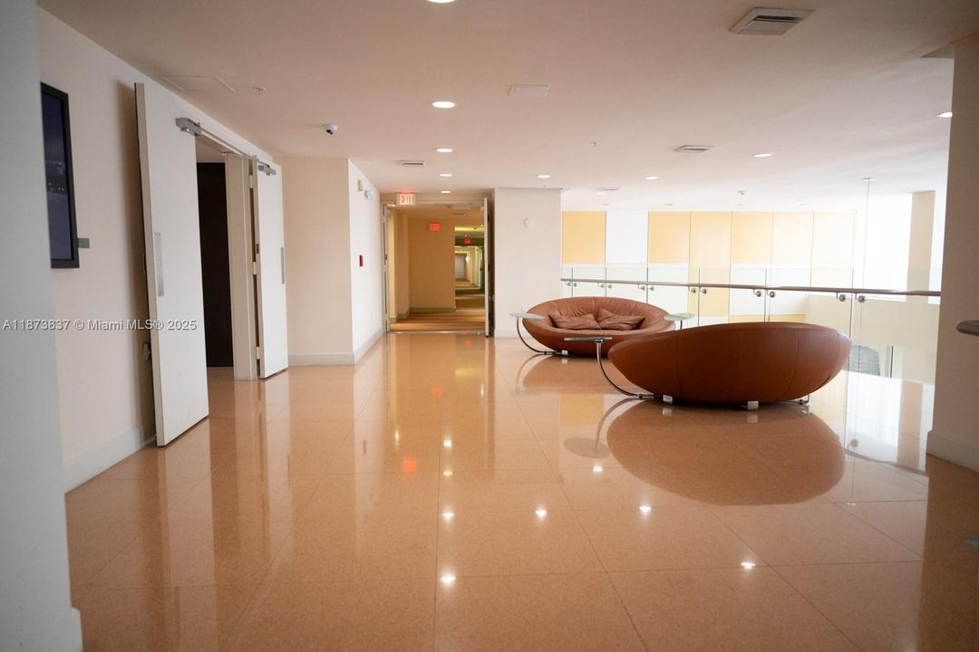 待售: $450,000 (2 贝兹, 2 浴室, 1086 平方英尺)