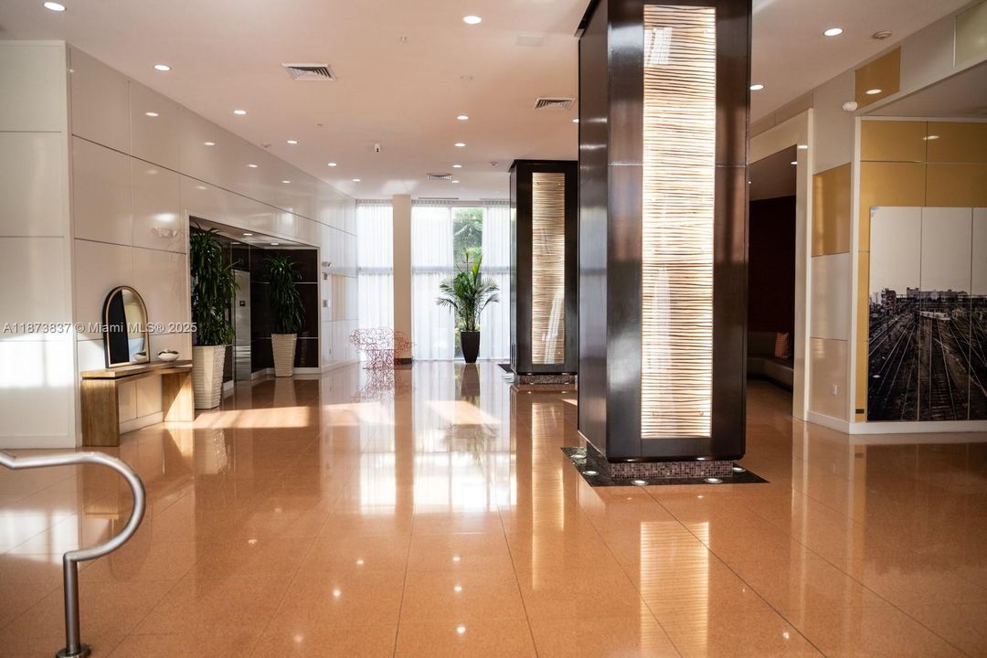 待售: $450,000 (2 贝兹, 2 浴室, 1086 平方英尺)