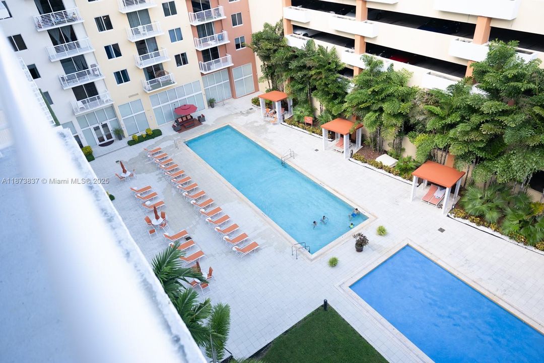 待售: $450,000 (2 贝兹, 2 浴室, 1086 平方英尺)