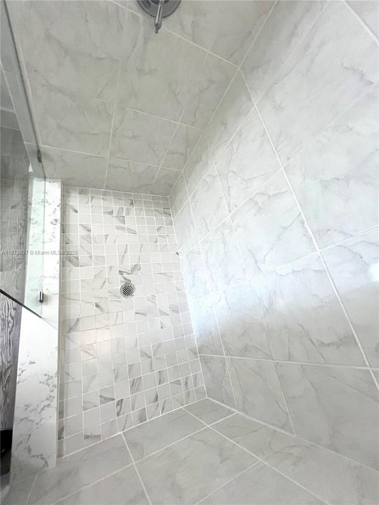 待售: $450,000 (2 贝兹, 2 浴室, 1086 平方英尺)