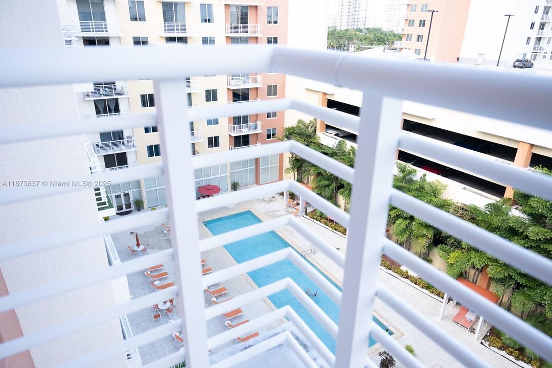 待售: $450,000 (2 贝兹, 2 浴室, 1086 平方英尺)