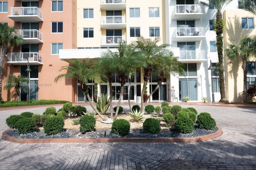 待售: $450,000 (2 贝兹, 2 浴室, 1086 平方英尺)