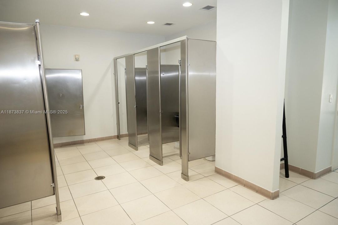 待售: $450,000 (2 贝兹, 2 浴室, 1086 平方英尺)