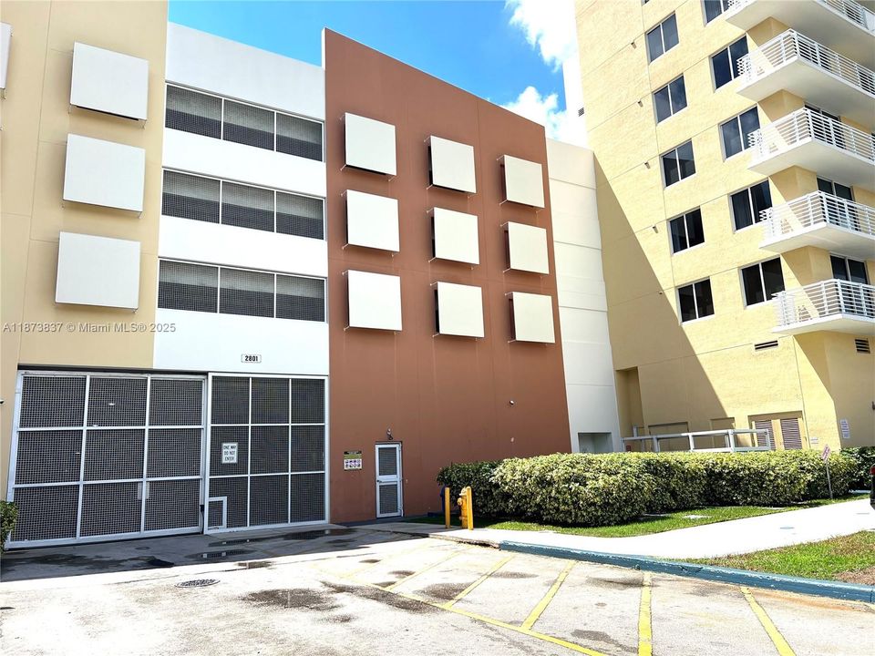 待售: $450,000 (2 贝兹, 2 浴室, 1086 平方英尺)