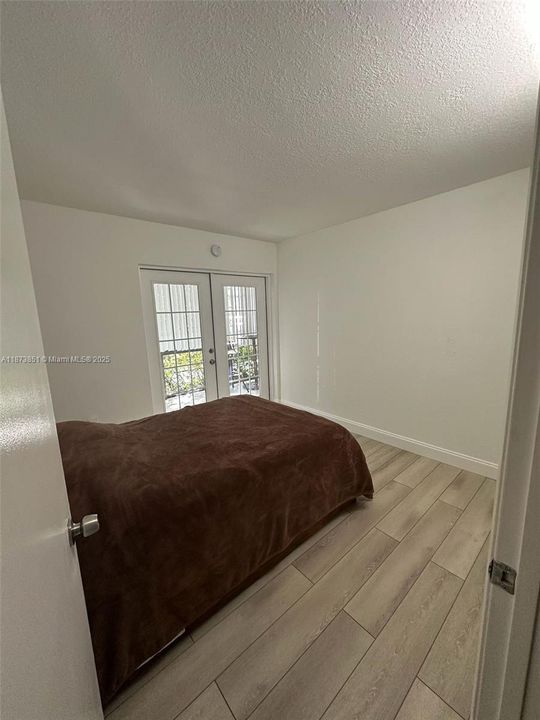 Active With Contract: $950 (1 beds, 1 baths, 835 Square Feet)