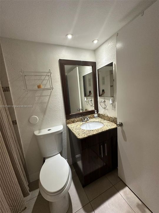 Active With Contract: $950 (1 beds, 1 baths, 835 Square Feet)