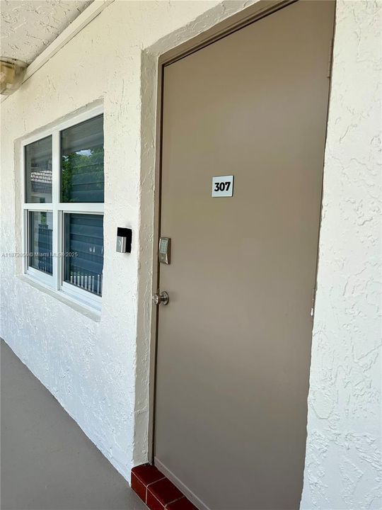 Под контрактом: $2,300 (1 спален, 1 ванн, 680 Квадратных фут)