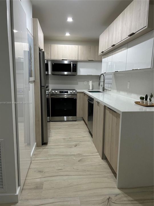 Под контрактом: $2,300 (1 спален, 1 ванн, 680 Квадратных фут)