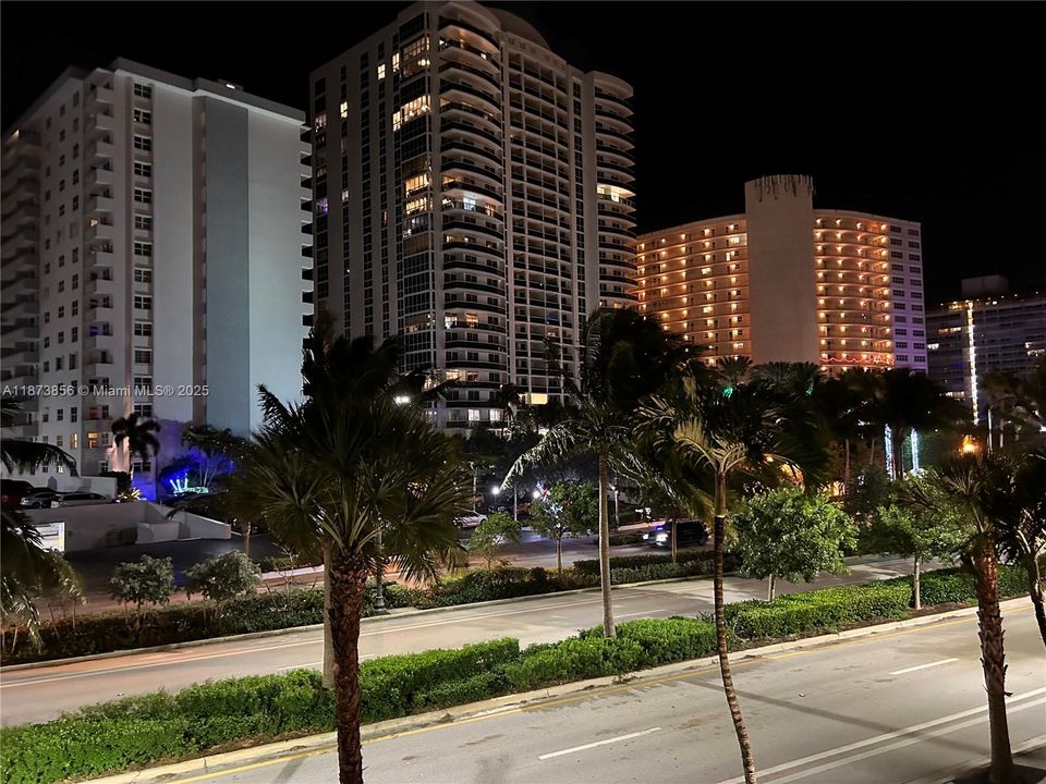 Под контрактом: $2,300 (1 спален, 1 ванн, 680 Квадратных фут)