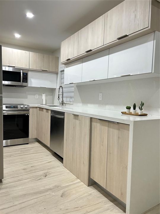 Под контрактом: $2,300 (1 спален, 1 ванн, 680 Квадратных фут)