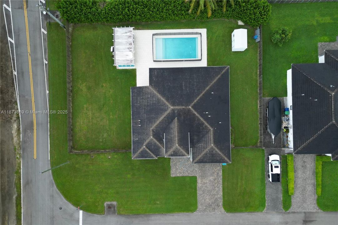 Active With Contract: $920,000 (4 beds, 3 baths, 2442 Square Feet)