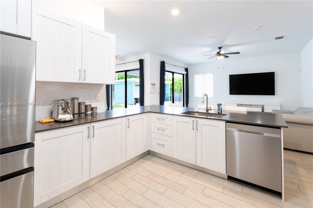 Active With Contract: $920,000 (4 beds, 3 baths, 2442 Square Feet)