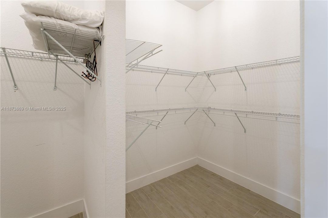 Active With Contract: $920,000 (4 beds, 3 baths, 2442 Square Feet)