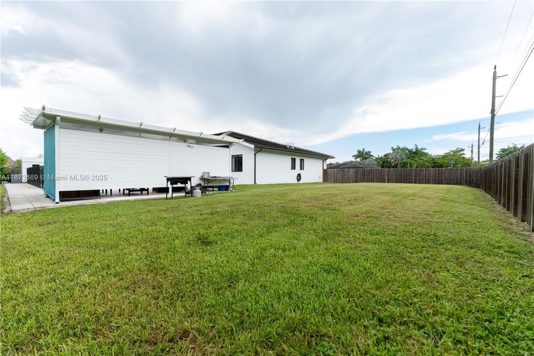 Active With Contract: $920,000 (4 beds, 3 baths, 2442 Square Feet)