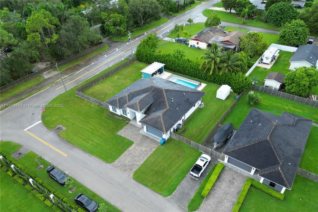 Active With Contract: $920,000 (4 beds, 3 baths, 2442 Square Feet)