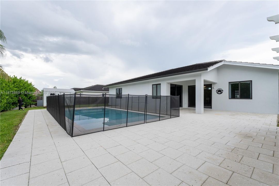 Active With Contract: $920,000 (4 beds, 3 baths, 2442 Square Feet)